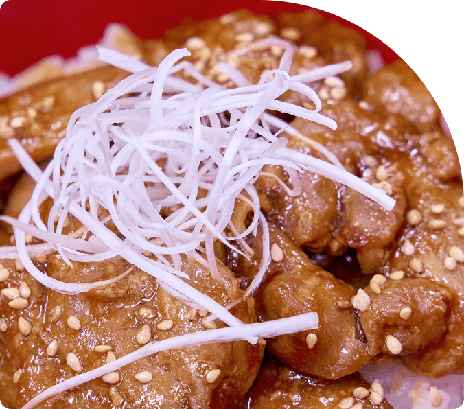 白髪ねぎを添えた肉料理